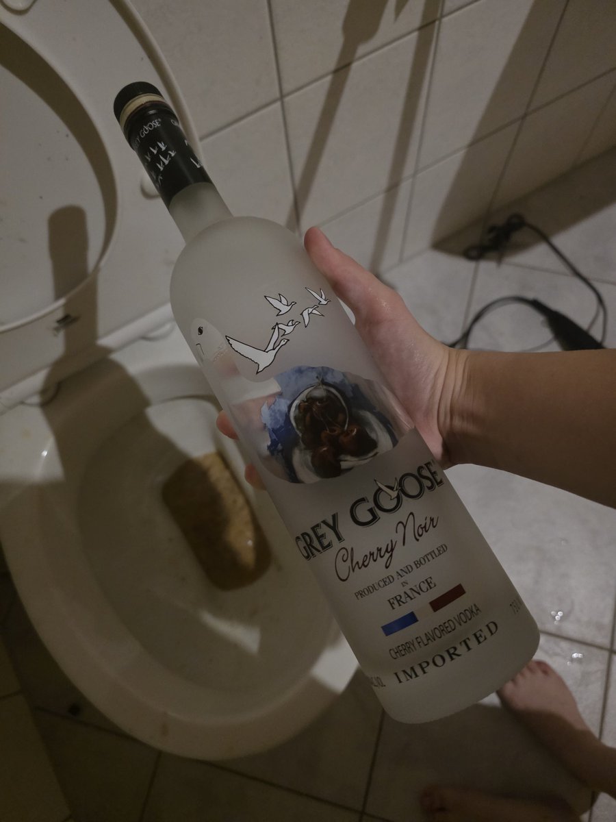 s0ph1asdiary's tweet photo. Just purged, gonna drink a nice big sip of alcohol now https://t.co/bMWsCrjDBP