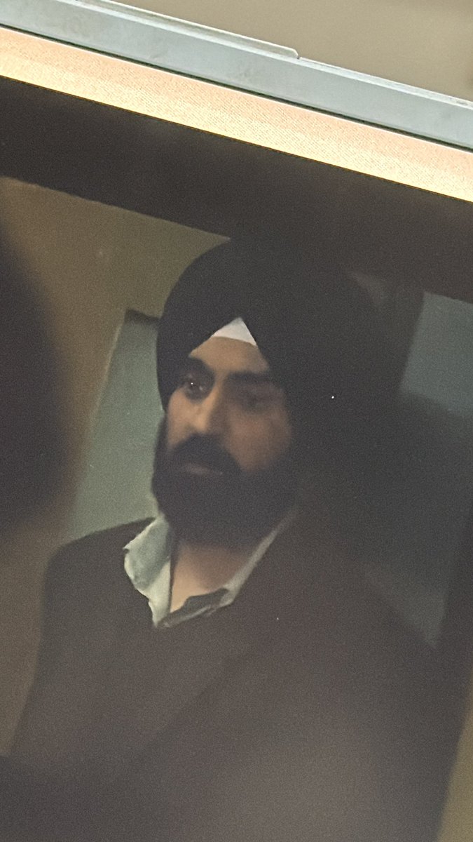 marjanamani's tweet photo. @H7Sandhu @diljitdosanjh @HoneyTrehan Ohi dekh reha bai 👍🙏🙏 https://t.co/wpBJ4B6Hms