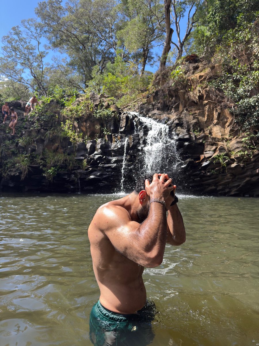 wasemdrip's tweet photo. Hawaii ☀️ https://t.co/SAbh8tSebW