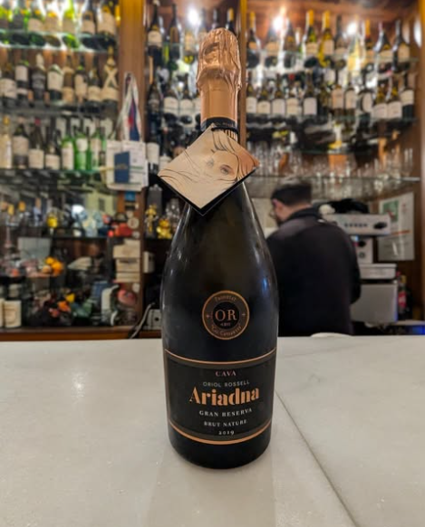 Sobrelias_'s tweet photo. Cava Ariadna, la elegancia del xarel·lo y el pinot noir #cata #cava #vino #wine #winelover #wein #vin #vini by #Denassus https://t.co/bQlnfd7aZJ https://t.co/wwcNy70L8k