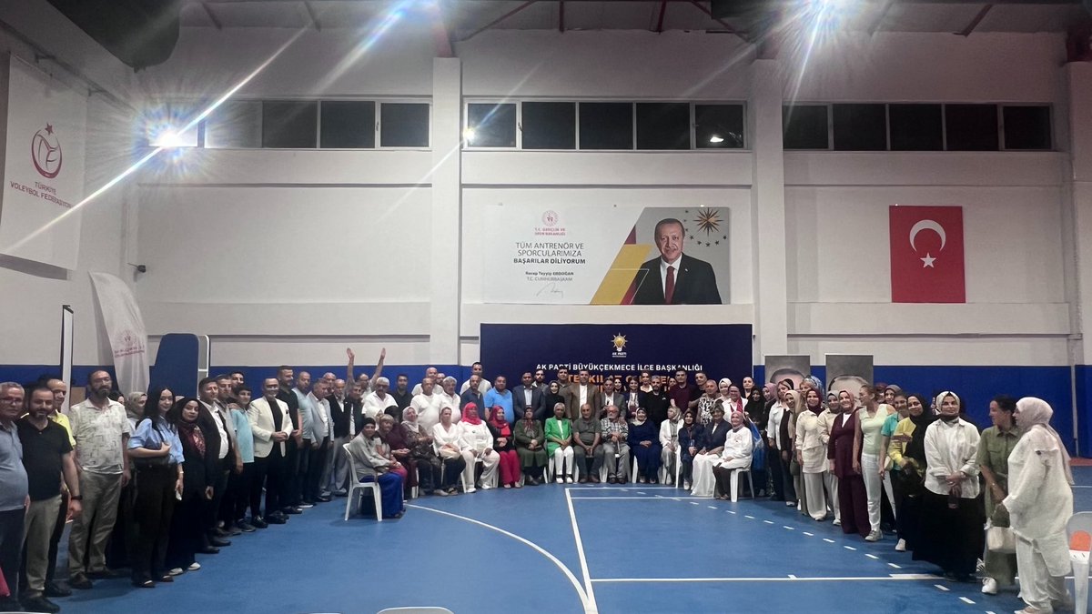 akgncbcekmece's tweet photo. Teşkilat Gündemli Danışma Meclisimizi gerçekleştirdik🇹🇷

İstişareyle güçlendik, hedeflerimizi netleştirdik.
Gençlik Kolları olarak sahadayız, kararlıyız.

Durmak yok, yola devam.

#BüyükçekmeceİçinAKGençlik https://t.co/kVsaj9fCZj