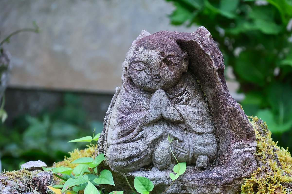おはようございます 穏やかな土曜日に☁ 京都のお地蔵さん