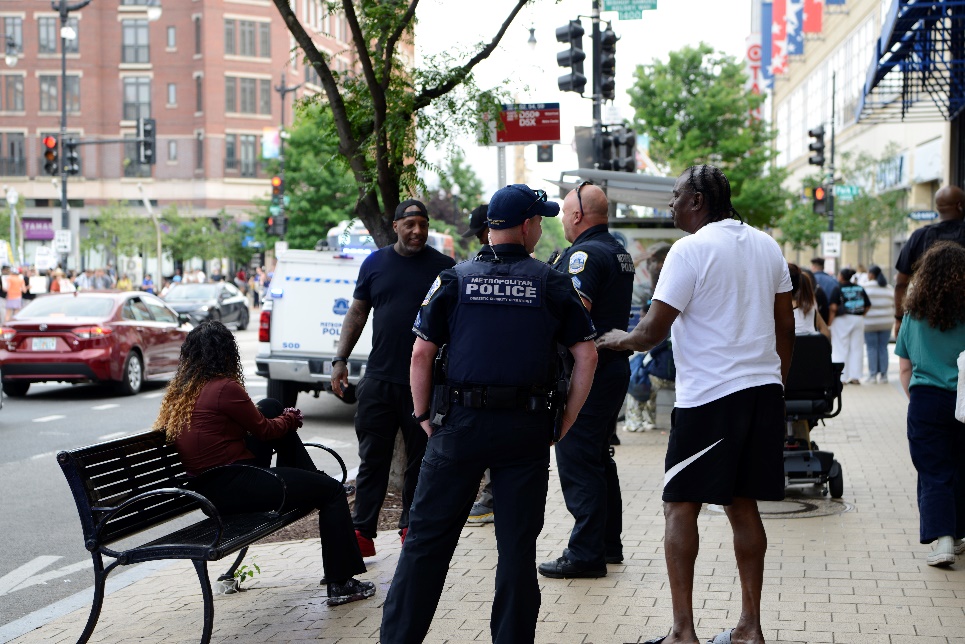 DCPoliceDept's tweet photo. Things may be heating up on the National Mall this Fourth of July weekend, but MPD will be continuing what we do best in our communities across the District. #serveandprotect https://t.co/YBW5iXswF4