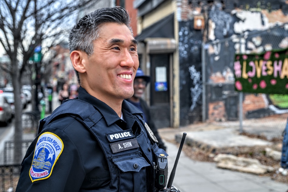 DCPoliceDept's tweet photo. Things may be heating up on the National Mall this Fourth of July weekend, but MPD will be continuing what we do best in our communities across the District. #serveandprotect https://t.co/YBW5iXswF4