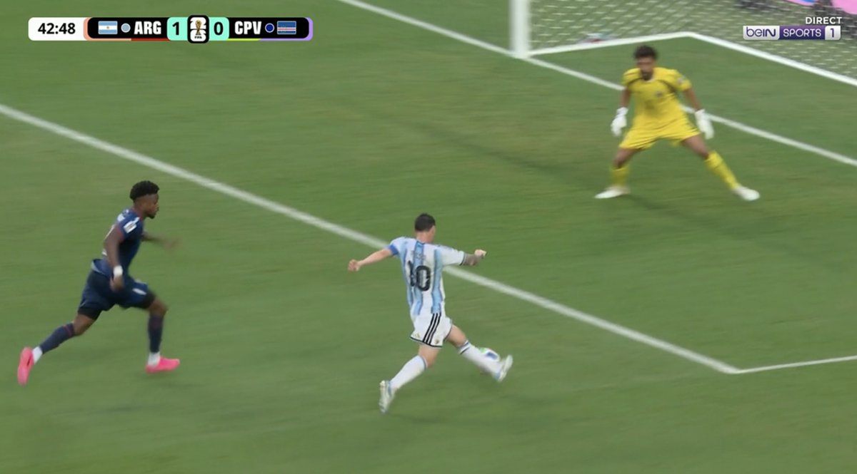 Footballtweet's tweet photo. There was only ever one outcome..

This is an artist at work. https://t.co/aXNssioRpq