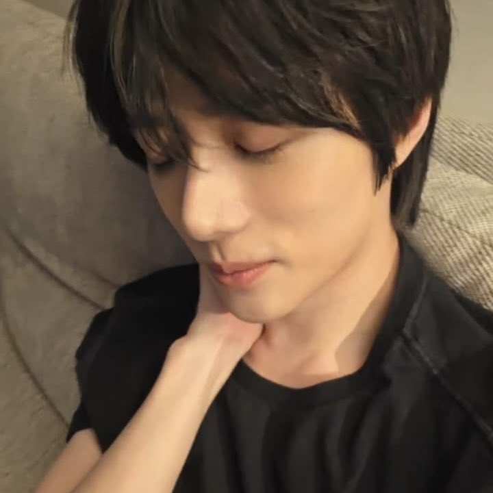 gyurohas's tweet photo. i really love beomgyu soso much , hes so small („• ֊ •„) https://t.co/FE6Ndzdl5e