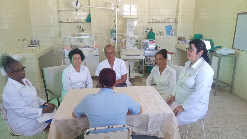 salud_trinidad's tweet photo. Evaluaciones de 3re año de Técnico Superior de Enfermería en el servicio de Puerpera del Hospital General de  #TrinidadDeCuba 
#CubaPorLaSalud 
#SanctiSpíritusEnMarcha https://t.co/l8R84jwsMJ