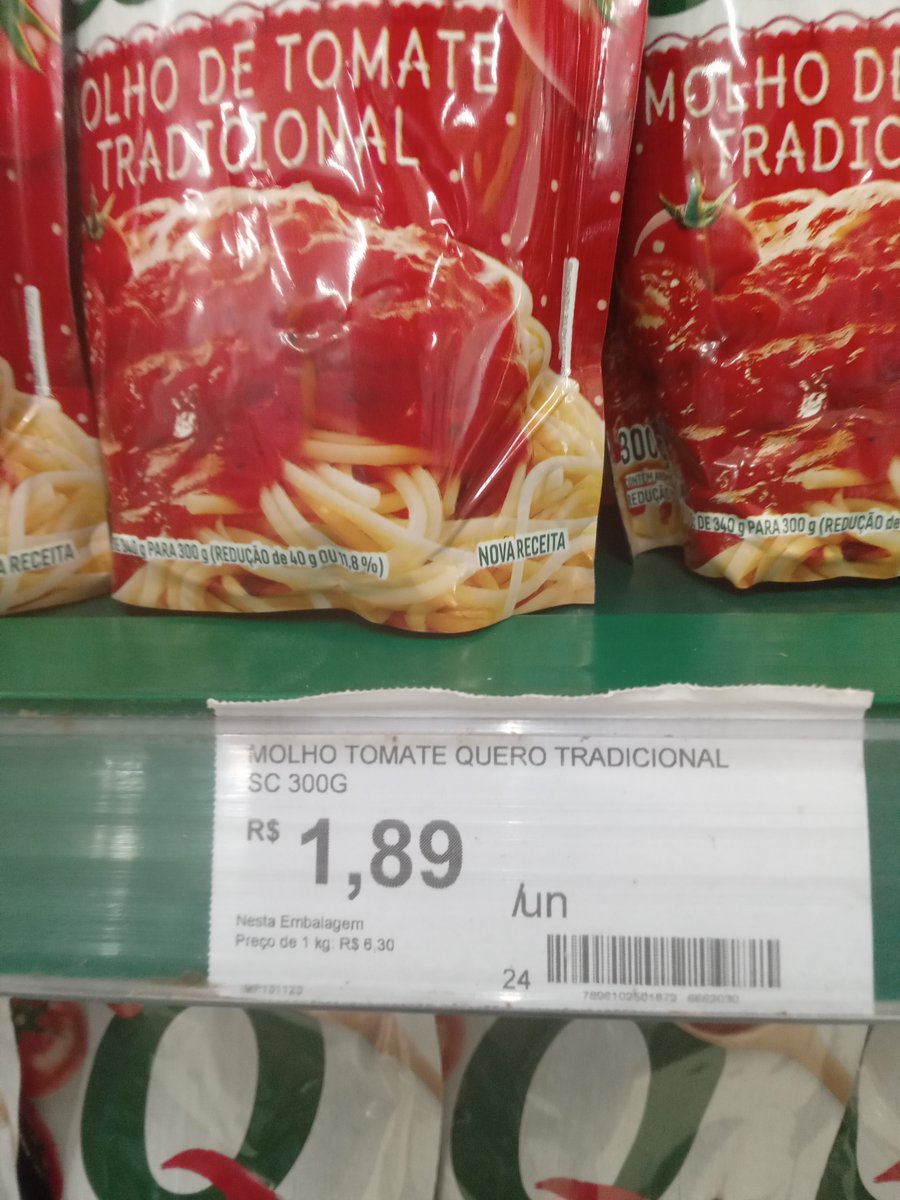 minhainflacao's tweet photo. 🚨🚨🚨🚨 REDUFLAÇÃO

Na primeira foto (2023) está mostrando que teve redução de 40g, ou seja de 340g pra 300g.

Agora a embalagem é 240g.

Redução de peso para conter o aumento do produto.

2023-2026

91,13% de aumento no mesmo mercado.

Nem com a reduflação conseguiram segurar o preço baixo.