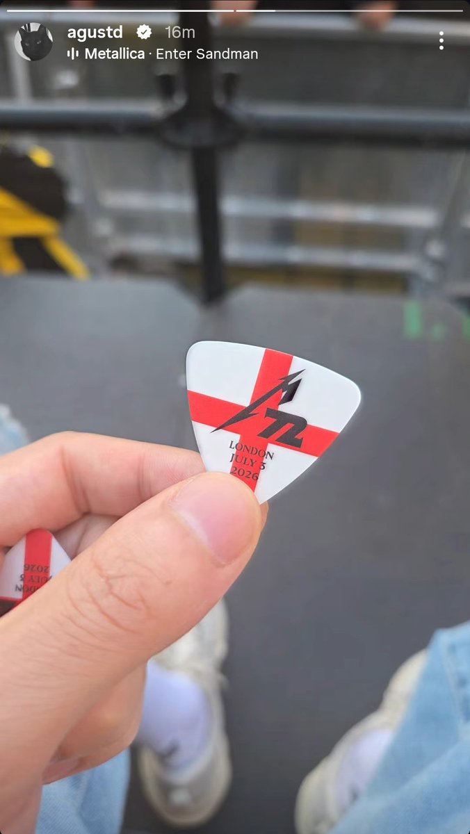 jmtokyos's tweet photo. Yoongi Metallica fanboy 🥹 É tão bom saber que nosso menino está se divertindo https://t.co/r8SyQ7ySMK