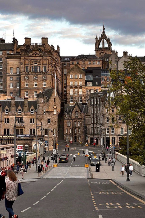 GaiaSerenity's tweet photo. London or Edinburgh? https://t.co/MMRxEXfxMh