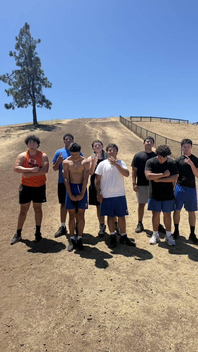 DeionH408's tweet photo. Leading #STBUILT football to get better on our days off with a hill workout.
@STBUILTFootball https://t.co/l5BgEiFPFm