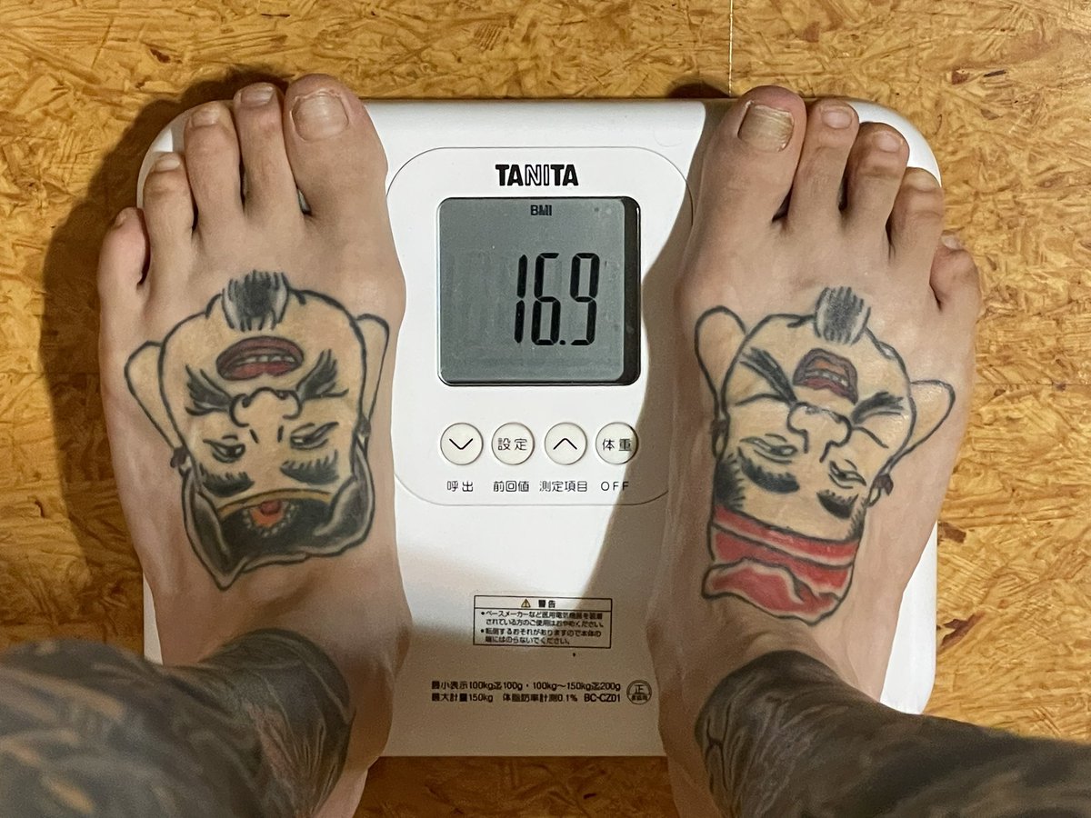 Rlmw0d's tweet photo. 7月4日(土)
身長：172.0cm
体重：50.1kg（前日比−0.7kg）
BMI：16.9
体脂肪率：14.9%（前日比−0.8%）
基礎代謝：1195kcal
#40代 #摂食障害の人と繋がりたい #下剤依存 #非嘔吐過食 https://t.co/ACy09Xr2Zy