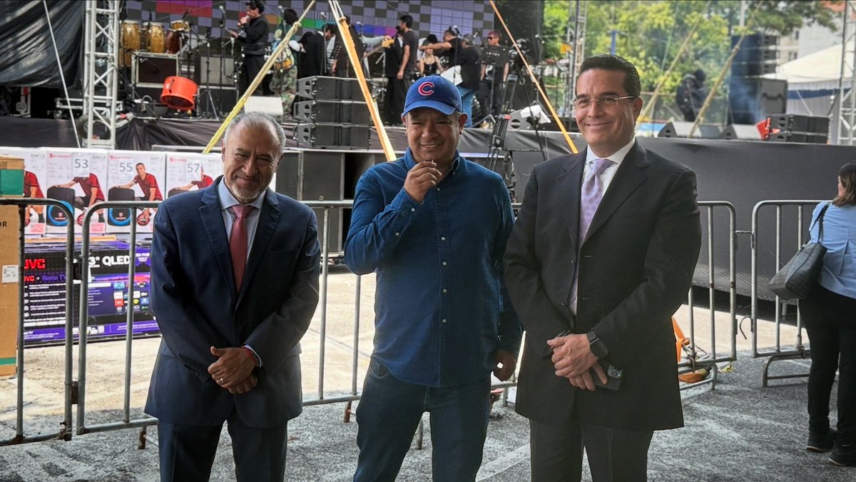 PabloTrejoIzt's tweet photo. Un honor acompañar a los trabajadores de la Sección 1 del SUTGCDMX en su festejo del Día del Padre. Muchas gracias a mi amigo y compañero diputado @juanrubiog por la invitación, y a Hugo Alonso Ortiz por ser siempre un gran anfitrión. ¡Muchas felicidades a todos los papás! https://t.co/nU9058c6U4