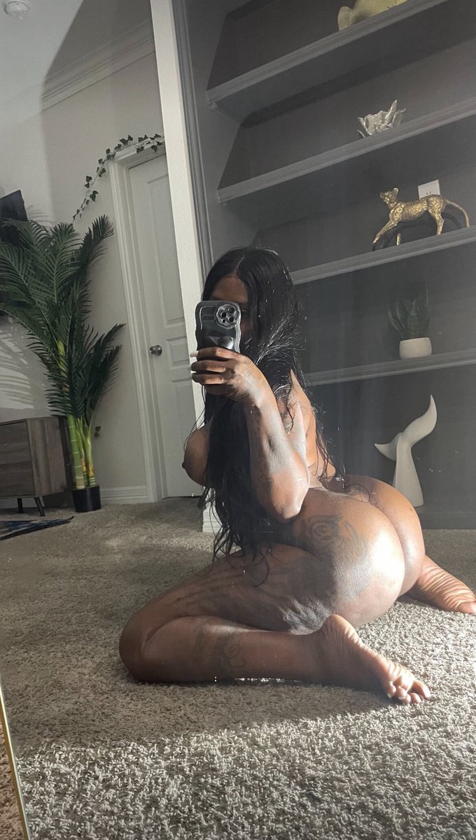 naughtybae261's tweet photo. New on here papi👅💦 https://t.co/3XwAhc6Tng