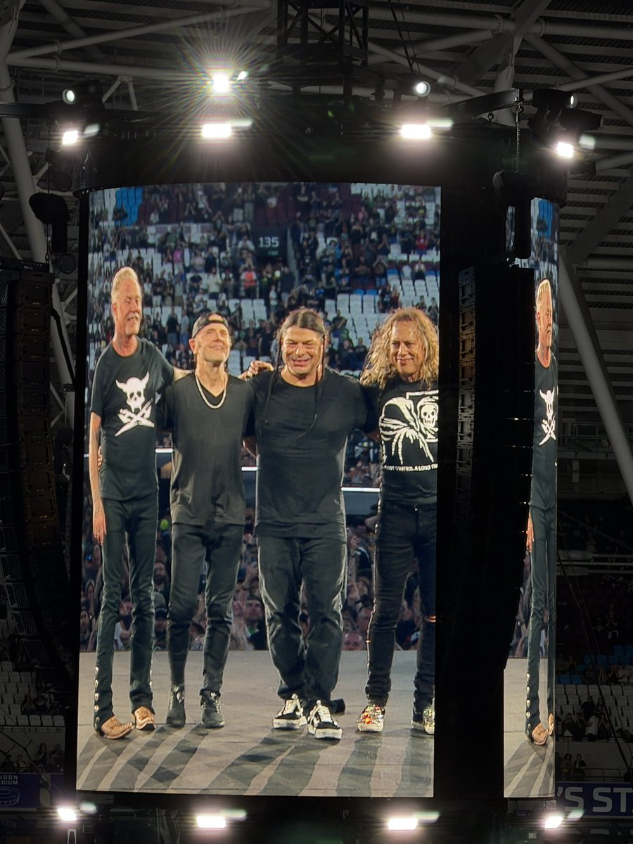 ___yukpkr___'s tweet photo. 日本からMetallicaを見にロンドンへ
13年前にWOWOWでサマソニに出ているMetallicaに一目惚れし、待てど暮らせど日本では見れないので自ら足を運んでみました
最高だった 本物だった 私のメタル人生の原点がそこにはあった https://t.co/rre2nBVMfQ