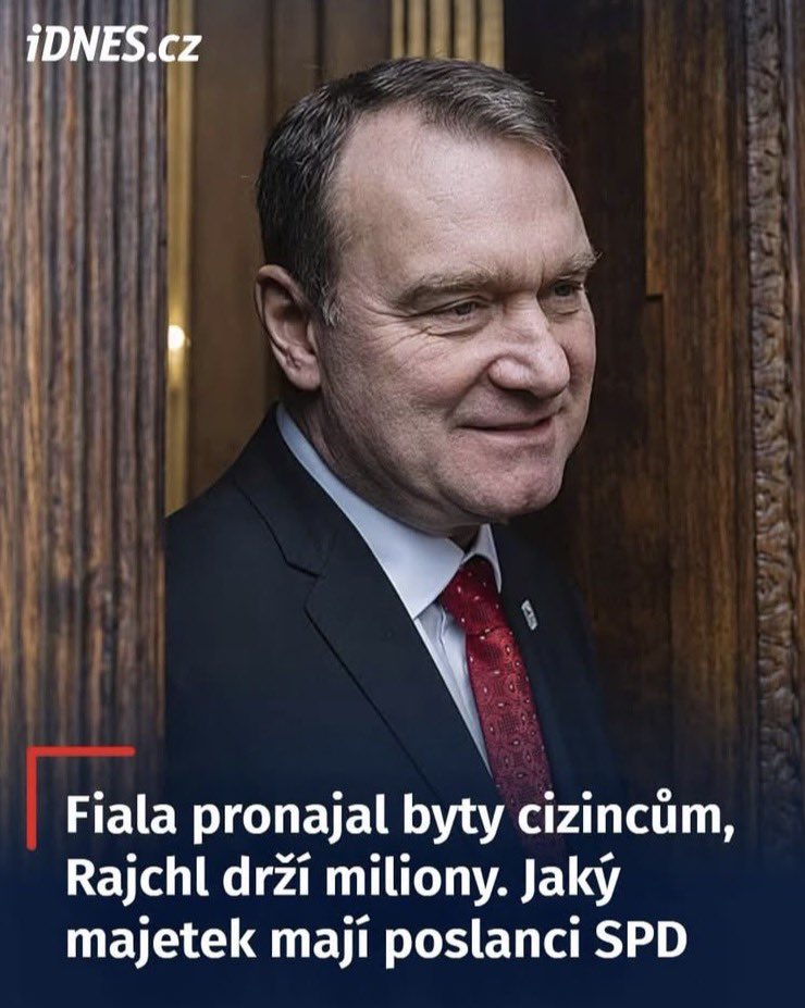 gisat's tweet photo. „Cizince nechceme!“ křičí SPD na náměstích.  

„Cizinci vítáni,“ šeptá Radim Fiala ve smlouvě o pronájmu bytu.

SPD: „Zastavíme migranty a elity!“  

Realita: Fiala kasíruje cizince za nájem, Rajchl drží miliony a dary od Ukrajinců z ubytoven. Český „vlastenecký kapitalismus“ v kostce.