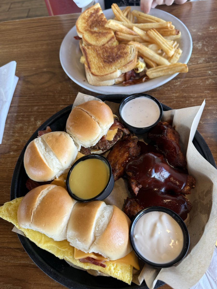 Wholesome_Nikki's tweet photo. The comeback of Denny’s needs to be studied. For a restaurant who was bullied in almost every form of media a decade ago, to becoming one of my favorite joints to eat at is truly an anomaly. If you haven’t been here In like 10 years for obvious reasons, give it a shot. https://t.co/301NE9p00O
