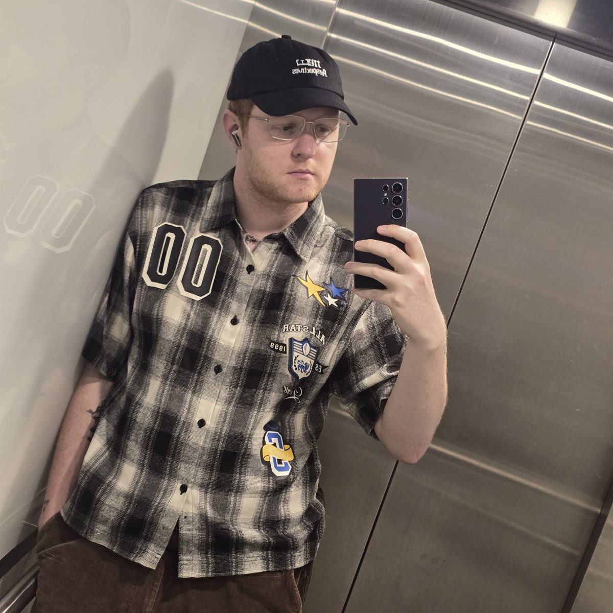 ViolentChomsky's tweet photo. Too lazy to overlay a nude over this selfie idc https://t.co/eeKsMhYrJ4