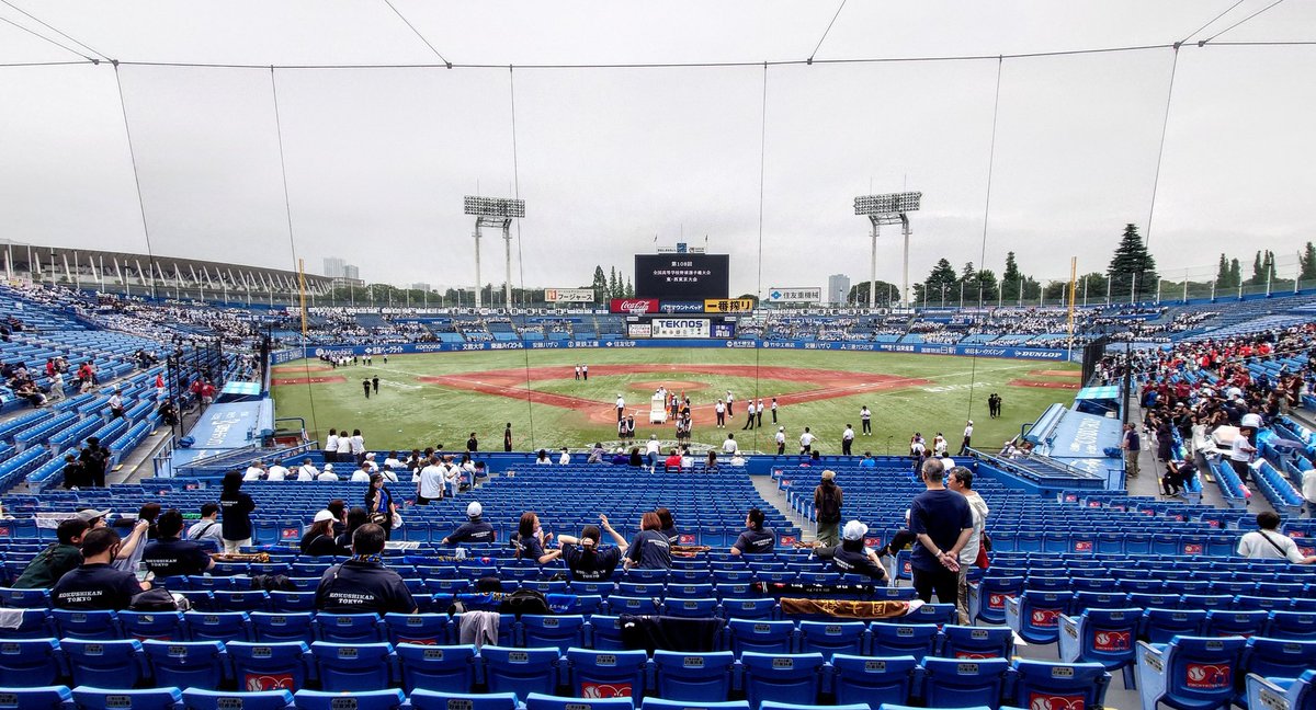 tsts2700's tweet photo. ７時半に開門した神宮！
９時より第108回全国高校野球選手権東西東京大会開会式！ https://t.co/p3HWe4mgtr