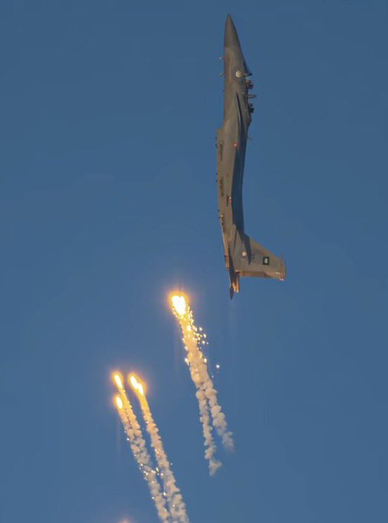 tmrrah9's tweet photo. عاجل جداً:

التحالف بقيادة السعودية 🇸🇦 سيرد بحزم وقوة غير مسبوقة لحماية أمن المملكة وسيادة اليمن

-بيان التحالف https://t.co/nJklFzy6gt