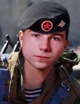 AliFawz66838289's tweet photo. Это тебе не Ахмат сила
31 декабря 1999 в Чечне, в бою, когда погибли все командиры, сержант Таташвили взял командование на себя и организовал оборону высоты. Будучи раненым он командовал морпехами  до тех пор, пока не погиб при отражении очередной атаки боевиков.. https://t.co/St0AWeBpKJ