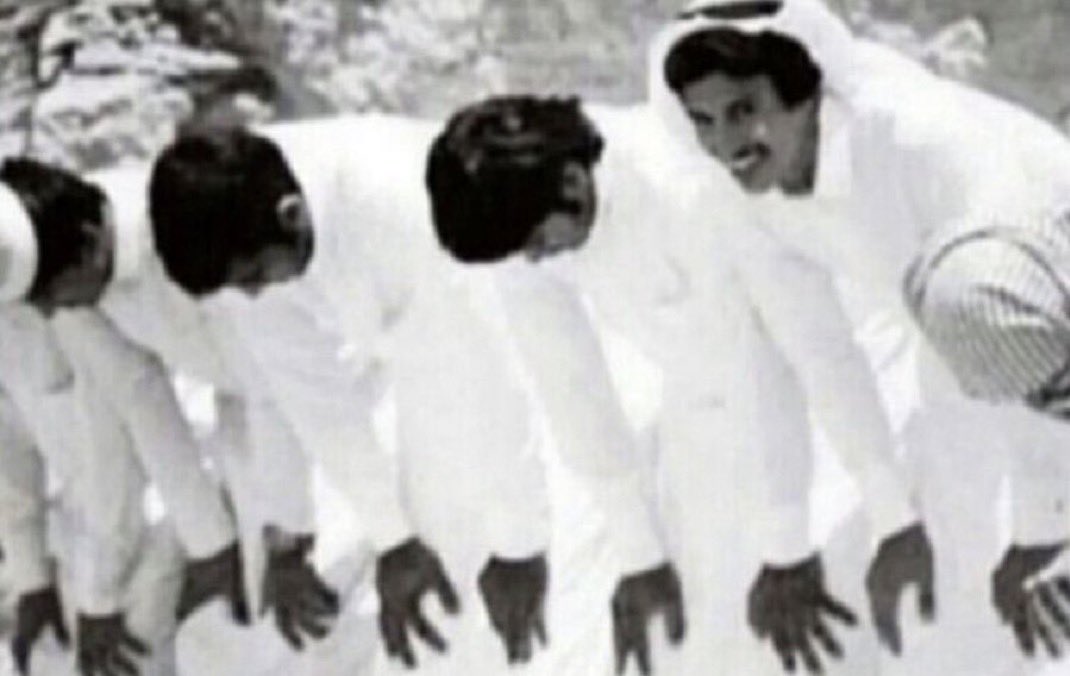 v__wo's tweet photo. ألهيتني عن مذْهب اللي يصلّون 
ما عاد أميّز لو يقرون التحيّات .. https://t.co/xdPJC8zc19