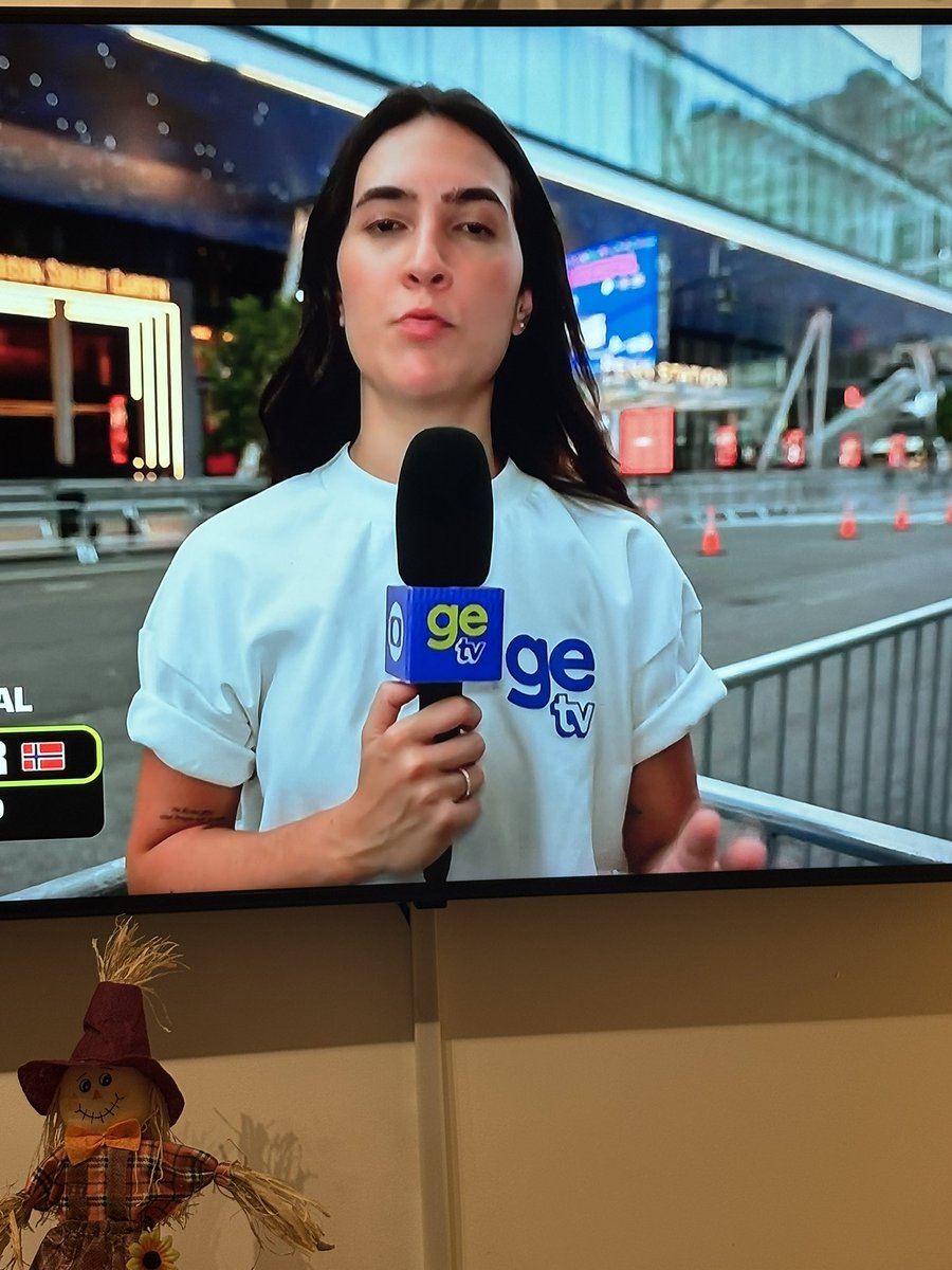 idrivememad2's tweet photo. alguém sabe se essa diva é do vale? https://t.co/iU1ktgyb7g