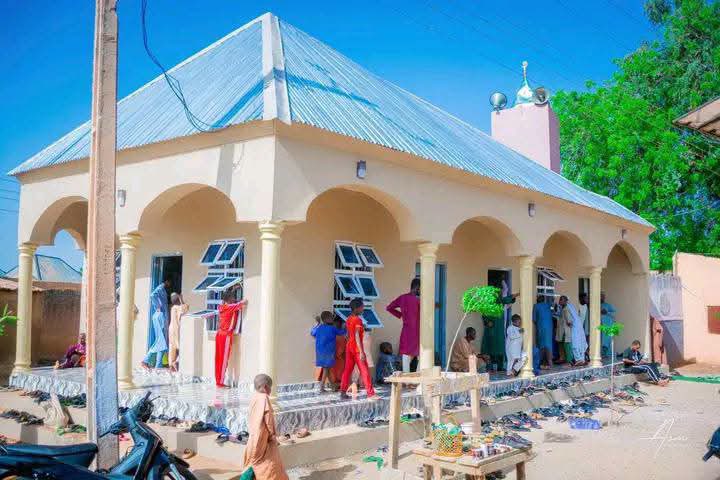 LawalMaidoki's tweet photo. On Wednesday July 1st, I had the honour of receiving a newly built mosque donated as a Waqf to SOZEA by Alhaji Murtala Abdulkadir Dan Iyan Jarma. This noble act of Sadaqah Jariyah will serve the Muslim Ummah for generations. May Allah (SWT) reward the donor abundantly. Amin https://t.co/fxhYh4kJiV