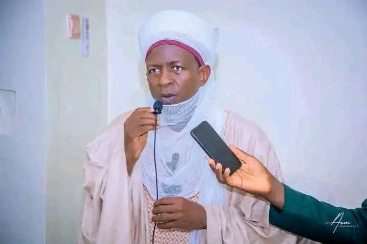 LawalMaidoki's tweet photo. On Wednesday July 1st, I had the honour of receiving a newly built mosque donated as a Waqf to SOZEA by Alhaji Murtala Abdulkadir Dan Iyan Jarma. This noble act of Sadaqah Jariyah will serve the Muslim Ummah for generations. May Allah (SWT) reward the donor abundantly. Amin https://t.co/fxhYh4kJiV