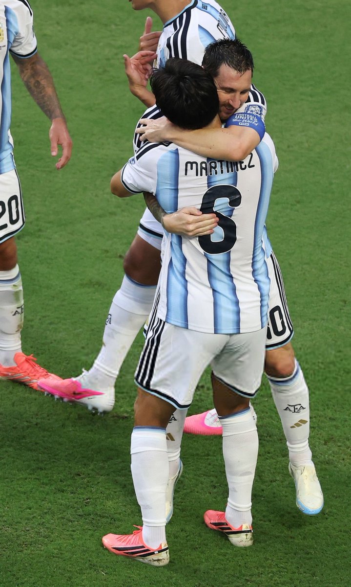 ZaidBalll's tweet photo. Guys want us to sell this absolute demon. He’s got better playmaking from CB against low blocks than anyone in the world.🌟🇦🇷 https://t.co/xOmLfacuMG