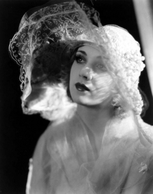 Suzanne08253534's tweet photo. Carole Lombard https://t.co/mWMKiZoD68
