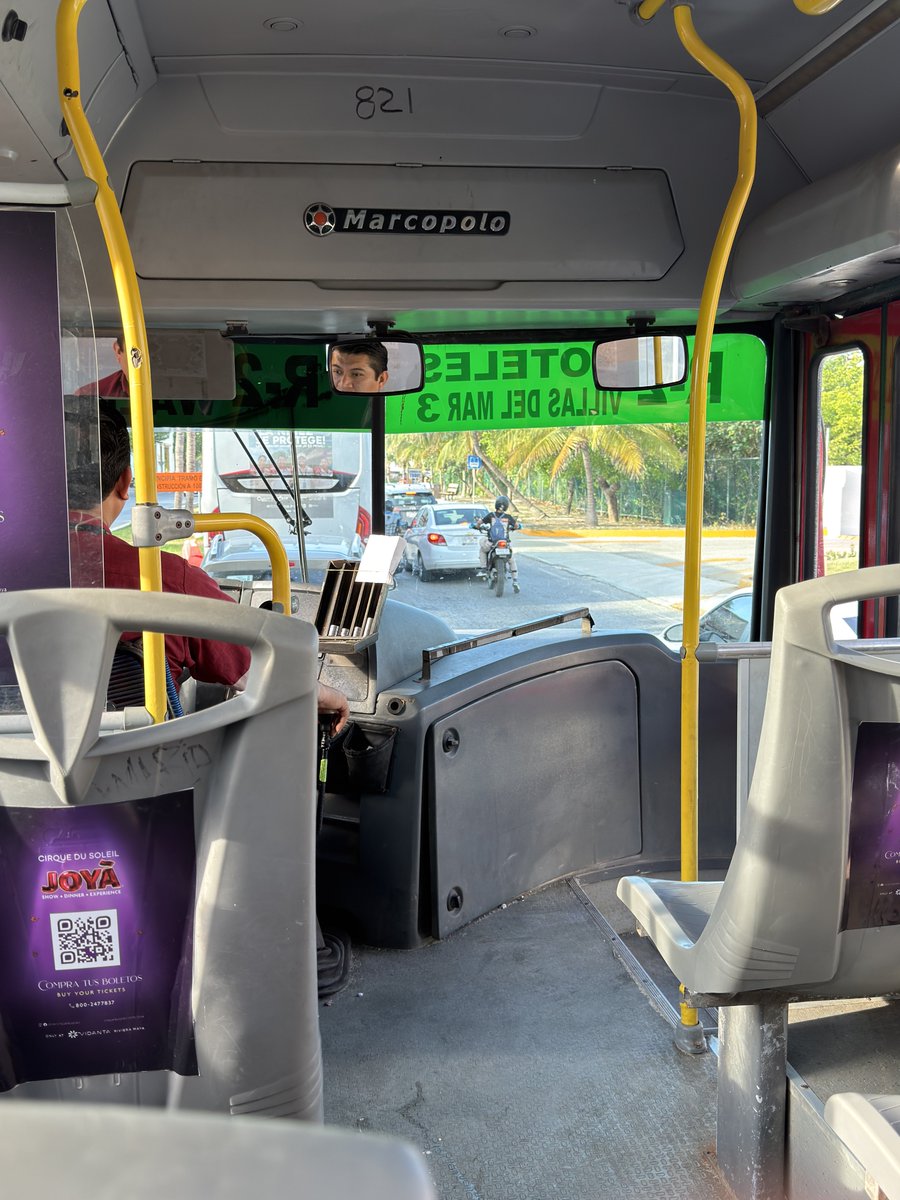 androsrt's tweet photo. De nada , absolutamente nada sirve tener un puente que dízque acorta los tiempos y estamos atorados en esta brecha todos los días por 40 minutos ! Por el distribuidor vial Kukulcán es una burla #cancun #transporte 
@MaraLezama @TransitoBJ https://t.co/nwsnuGGbfS