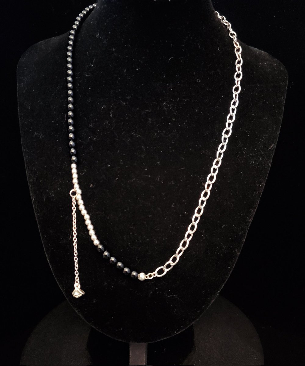 Rockstar_DuJour's tweet photo. Make a statement without saying a word. ✨ Rosela is a handcrafted black bead & silver chain necklace. Now available in the RDJewels shop! 🖤
#shopsmall
#handmadejewelry
#jewelry
#smallbusiness
#handcrafted
#blackandsilver
#necklace
#statementjewelry
#minimaliststyle https://t.co/4JTCd48fV1