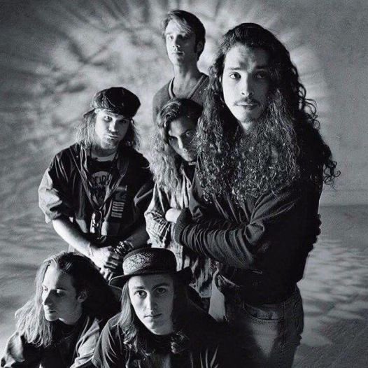 xiaasinis's tweet photo. I don’t even like the genre but temple of the dog is such an amazing band. My ears have been blessed today. https://t.co/VZKD6eZMyM