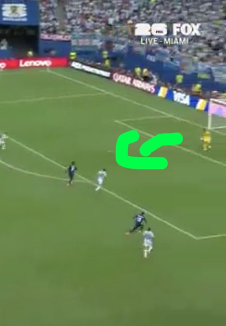ChangedManEke's tweet photo. Messi was offsides but there was no review.

Noticing https://t.co/p3Qvn81NJA