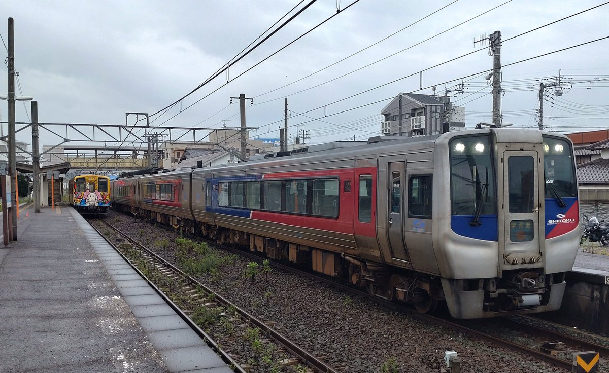 tse2000bc's tweet photo. 今日の宇和海編成(2026 .7.4)
1051D 2461+2462 +2427
1052D 2428+2522+2151
1053D 2152+2117+2460+2425
1054D 2429+2459+2424+2458

始発から運転再開されました https://t.co/ZOqoymTYa4