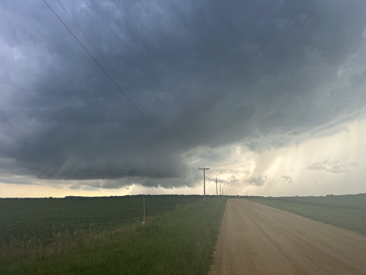 TylersWXcorner's tweet photo. Tornado warned storm near Pearl City, IL
#ilwx https://t.co/lSrjVGbONu