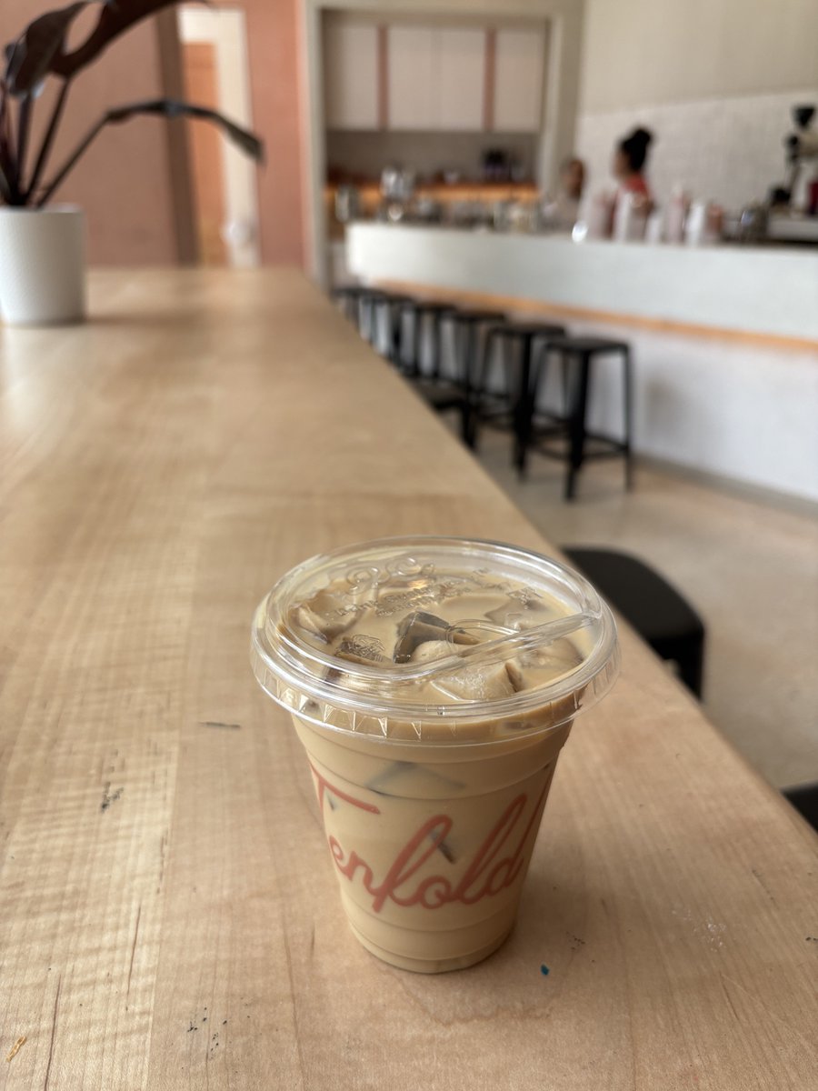 yosuke_u's tweet photo. ヒューストンではTenfold Coffee CompanyとTout Suiteでアイスラテ
カフェはどこもオシャレで美味しかった！ https://t.co/7JVay8YuOw