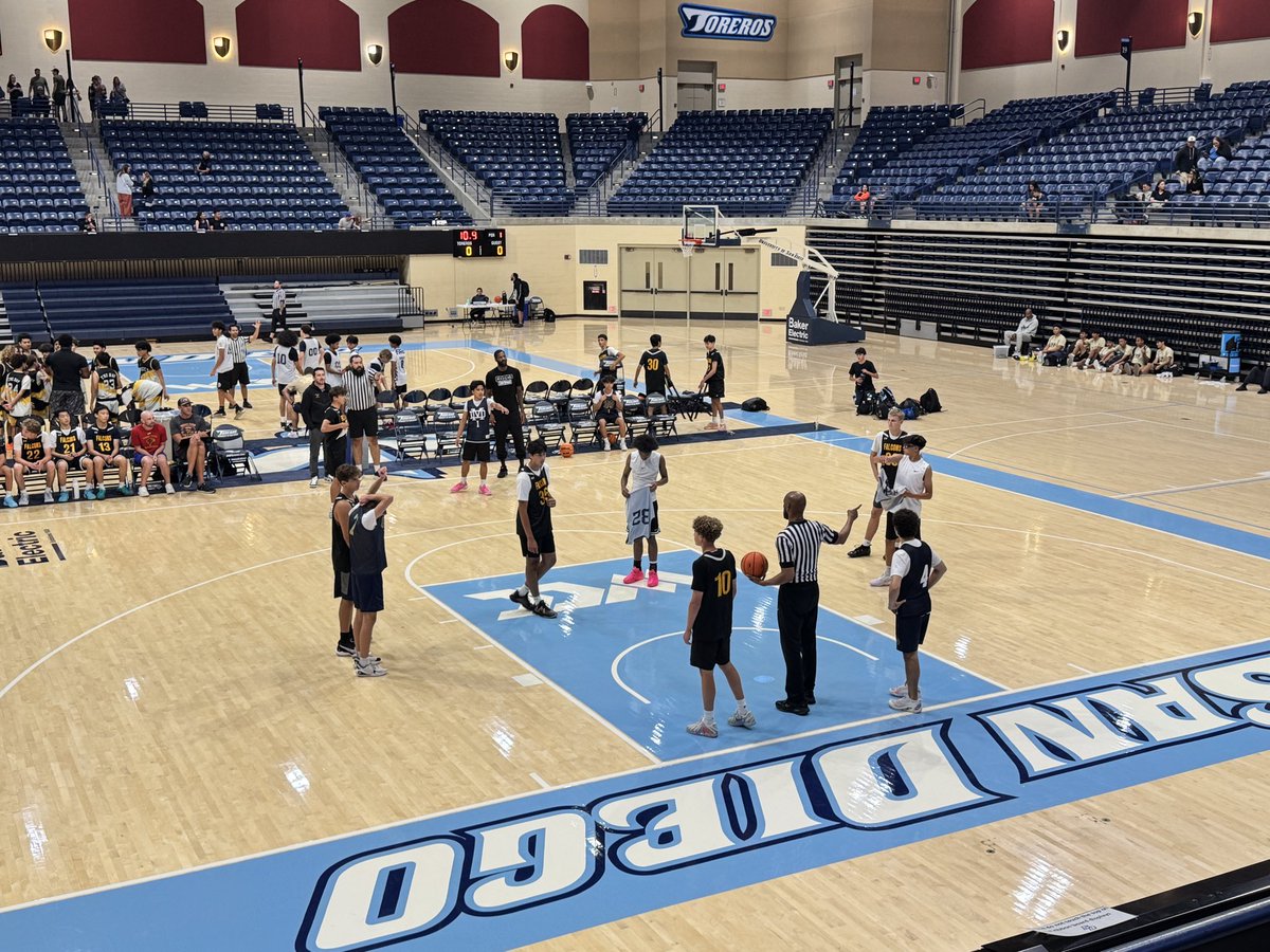 e_kitz2029's tweet photo. Full circle moment for my Mom playing at her Alma Mater.  Blessed to play at USD.  Thank you @usdmbb https://t.co/o4AUJS6Z2P