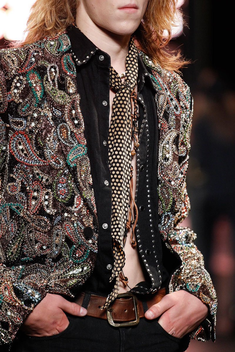 mitchomezzomo's tweet photo. a cada 6 meses eu volto a ter um hiperfoco nessa coleção. saint laurent ss2015 masculina pelo hedi slimane https://t.co/KmHA9eUnjg