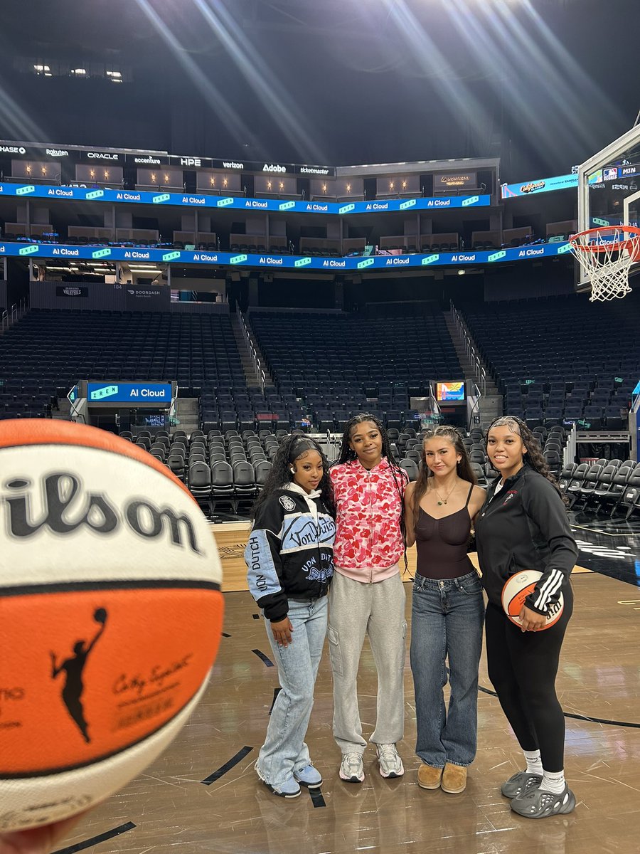 chabotwbb's tweet photo. Basketball, community, and purpose. Grateful some of our girls had the opportunity to spend the day at Chase Center to watch the youth and adult runs while supporting stroke awareness.

#chabotwbb #strokeawareness https://t.co/Ul6nKu1pP5