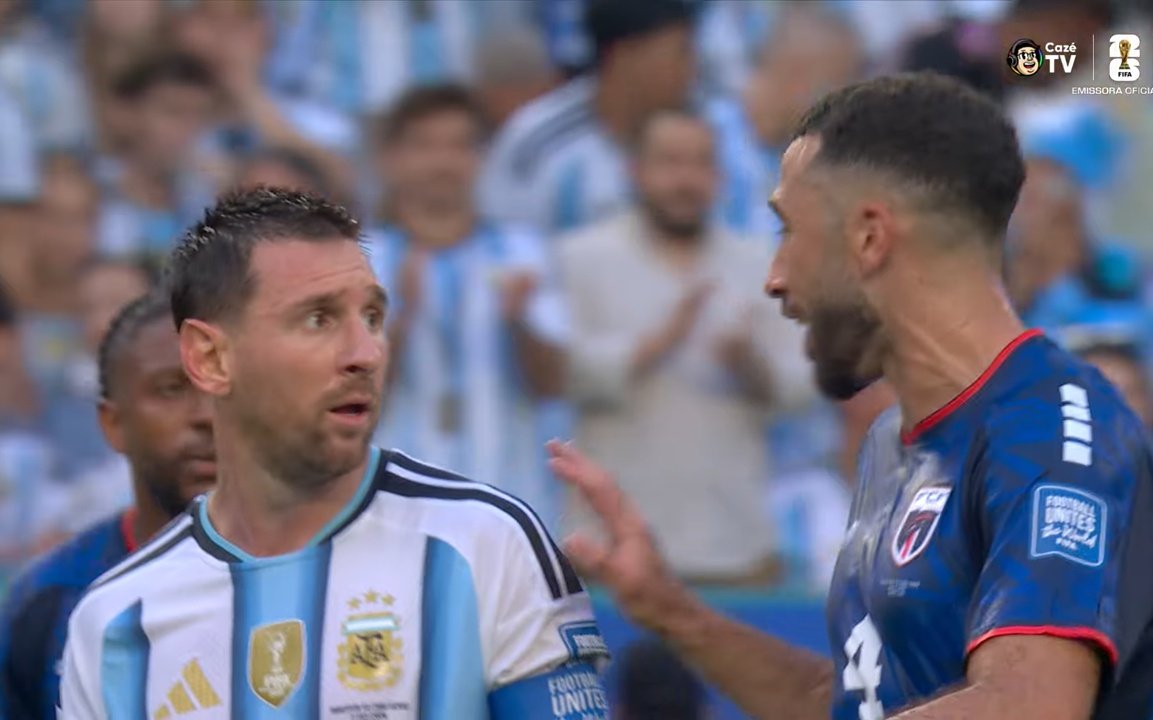 FlamenGOL_81's tweet photo. Jogador de Cabo Verde para Messi:

"Assim é fácil, a arbitragem está ao seu lado como sempre"

O Messi ficou putaço mané kkkkkkkkkkkkkkkkkkkkk https://t.co/CB4zPZ9hJK