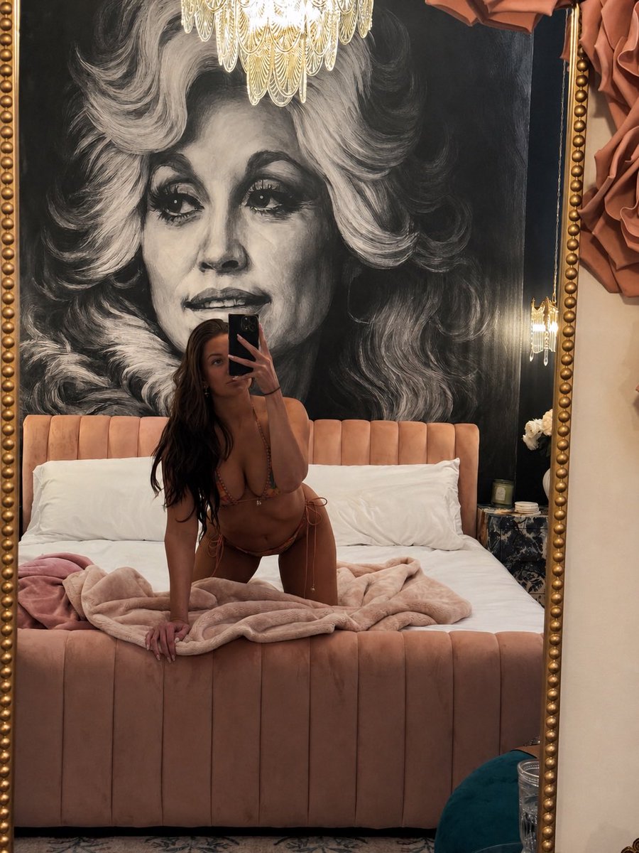 raylynneee's tweet photo. Join me live on loyal fans rn and give me all your $$$ https://t.co/hkvT03fidZ