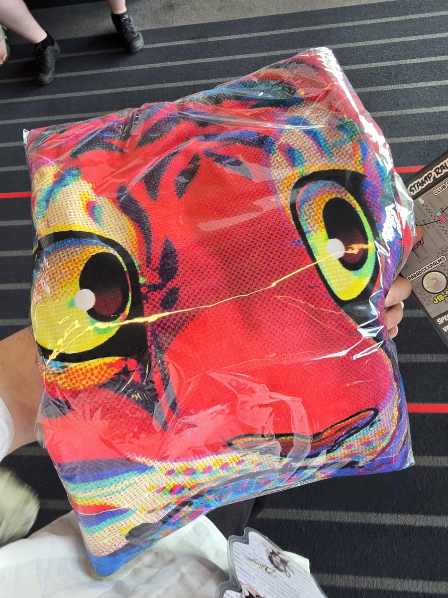 AbsoluteJoonit's tweet photo. We made eye contact, so I had to buy it. 👀 https://t.co/OcLywxFDfc