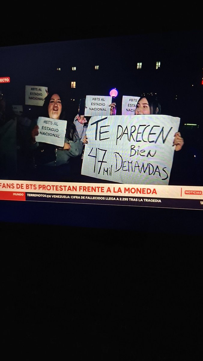 BiasedVanesa's tweet photo. JAJAJAJA amo mi fandom

#BTSALNACIONAL #BTS #Chile #Ducorenuncia https://t.co/yArxMJQzZQ