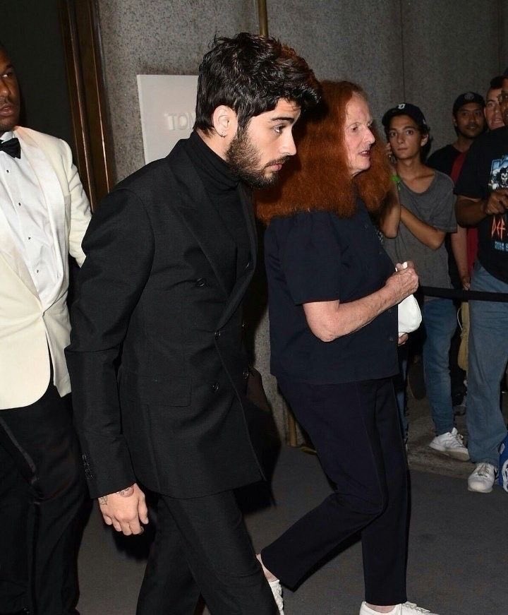 inzaynzaddy's tweet photo. zayn arrives ahead of taylor swift and travis kelce's wedding https://t.co/sHo8tIXRXy