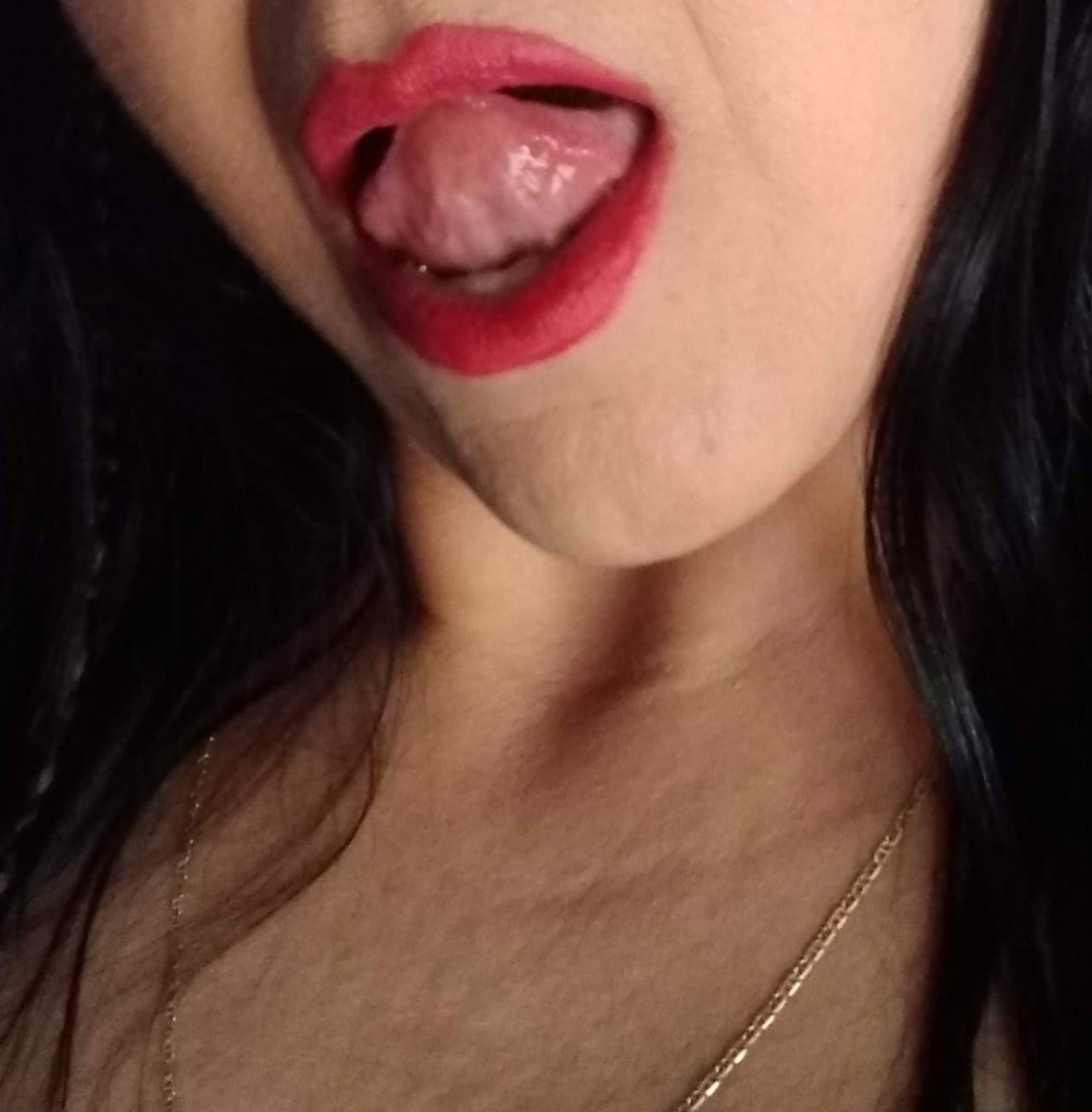 musasensualxxx's tweet photo. Este clima me pone caliente #ViernesCogelón #maduracachonda #labios #morelia https://t.co/xYk49ceAbh