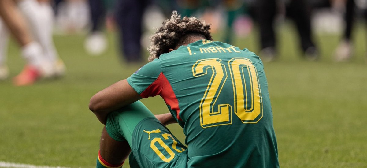 CuriosidadesPRL's tweet photo. 🚨🇸🇳 ESCÂNDALO ABALA A SELEÇÃO DE SENEGAL APÓS A ELIMINAÇÃO NA COPA DO MUNDO!

A queda para a Bélgica foi apenas o começo. Nos bastidores, vieram à tona denúncias de:

❌ Técnico atuando sem contrato durante parte da Copa
💰 Salários e bônus atrasados
🍽️ Jogadores insatisfeitos com a estrutura e alimentação
🎉 Relatos de festas privadas, consumo de álcool e gastos excessivos por integrantes da delegação
⚠️ Pape Gueye anunciou uma pausa da seleção enquanto a atual comissão técnica permanecer.