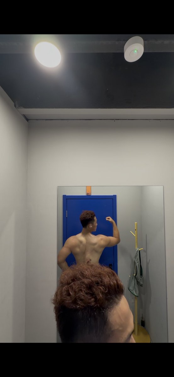 Limuli8cai's tweet photo. 就看着自己一天天进步很有成就感啊 #健身 #肌肉男 #高壮男 https://t.co/QupettZmNi