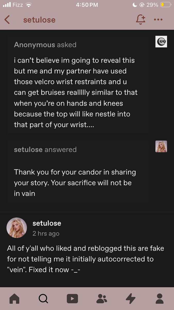 earlySuns3tsLvr's tweet photo. The mystery of Gerard Ways wrist bruises is going to haunt me for the rest of my life https://t.co/DfAcXWuD6N